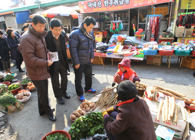 크기변환_설맞이_시장방문1