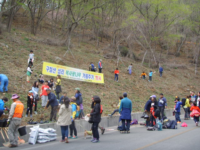 사본 -고성 동해면 구절산 복사꽃나무 거름주기 행사2