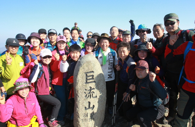 6402013년 제3회 거류산정상에서 단체사진