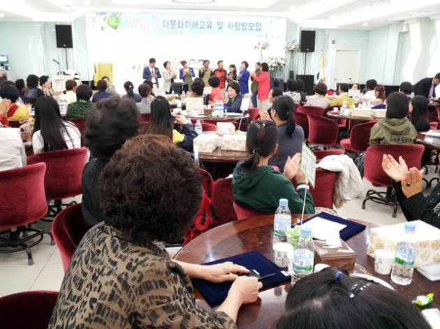 여성결혼이민자_사랑방_모임.jpg