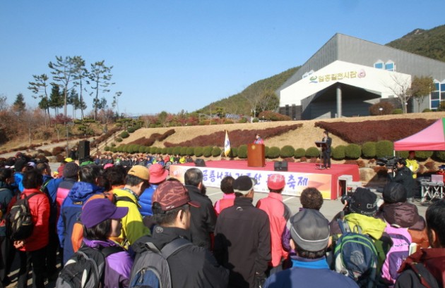 크기변환_1m공룡나라 거류산 등산축제(엄홍길대장답사2).jpg