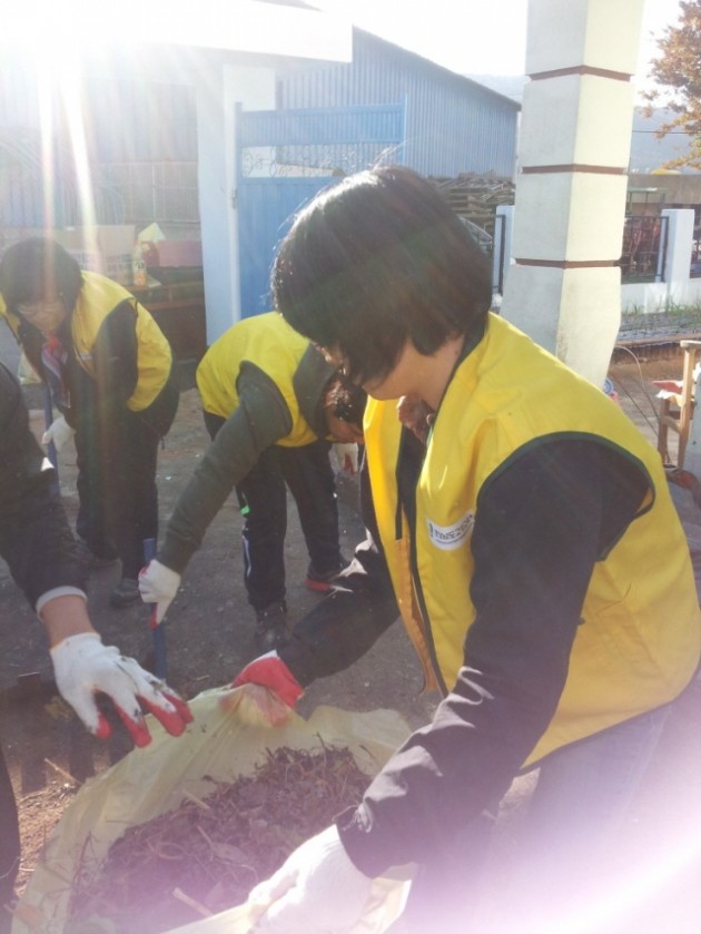 크기변환_6.고성교육지원청-상리면_지원대상가구_학생_주거환경개선_및_공부방_선물_사진2.jpg