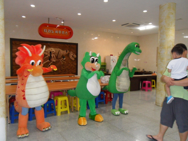 640고성공룡박물관, 난치병 어린이의 소원을 이뤄주다.jpg