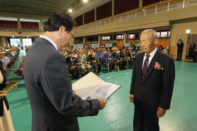 보건복지부장관상 영현면 김경규  (1).JPG