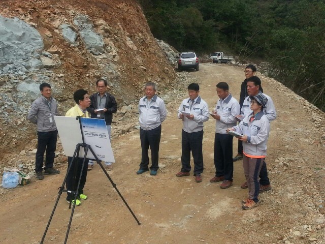 제221회 고성군의회 임시회 현장확인 의정활동 실시(산업건설위원회- 삼산면 병산 임도사업장).jpg