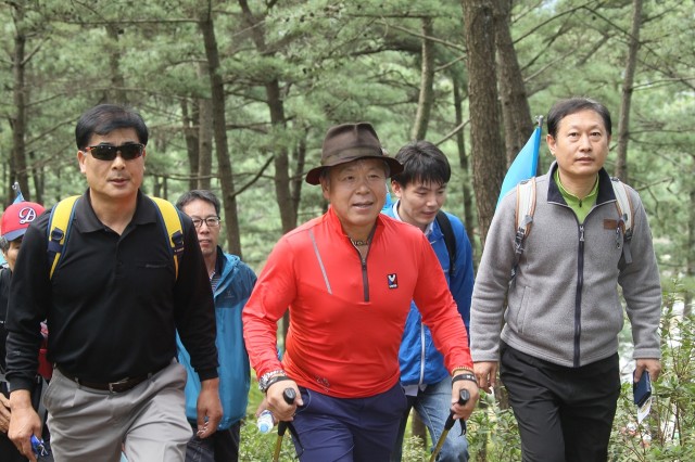 엄홍길 대장과 함께하는 거류산등산축제 (2).JPG