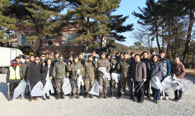 고성읍, 쾌적한 거리 조성 위해 환경정화 활동 펼쳐 (1).jpg