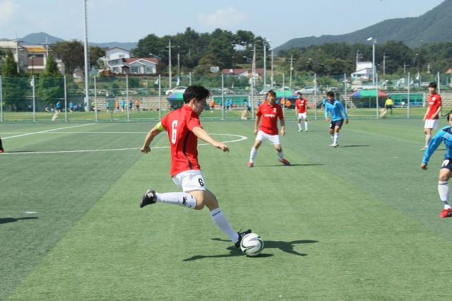 고성서 도내 사회인 축구 최강 클럽팀 가린다 (2).JPG