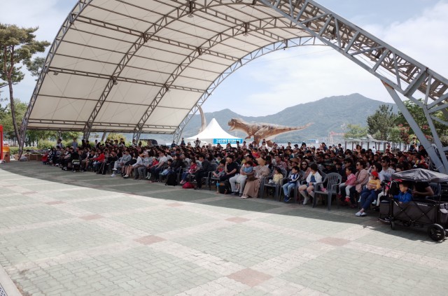 5월 황금연휴 고성 주요관광지 나들이 인파로 ‘북적’(당항포관광지).JPG