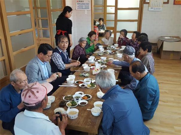 마암면 두호마을 농번기 공동급식.jpg