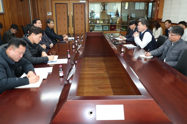 고성군, 지역대형마트 자생력 강화를 위한 간담회 개최 (1).JPG