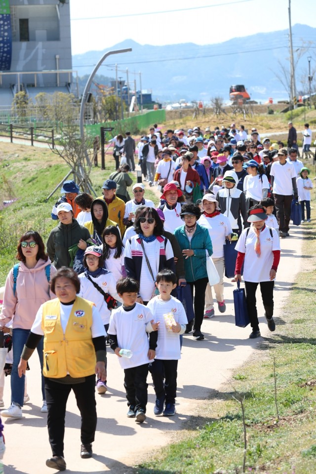 4월6일 치매극복 걷기 행사 (3).JPG