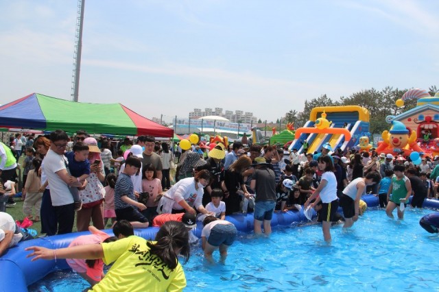 소가야어린이 잔치한마당 및 청소년 축제 2019 행사_미꾸라지 잡기 (4).jpg