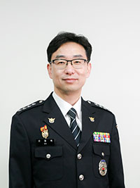 오동욱 서장님 사진(정복).jpg