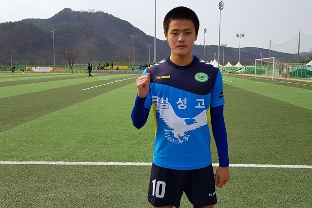 스포츠메카 고성`` 철성고 축구부 김다원 선수 스페인프로팀 배출 쾌거(2).jpg