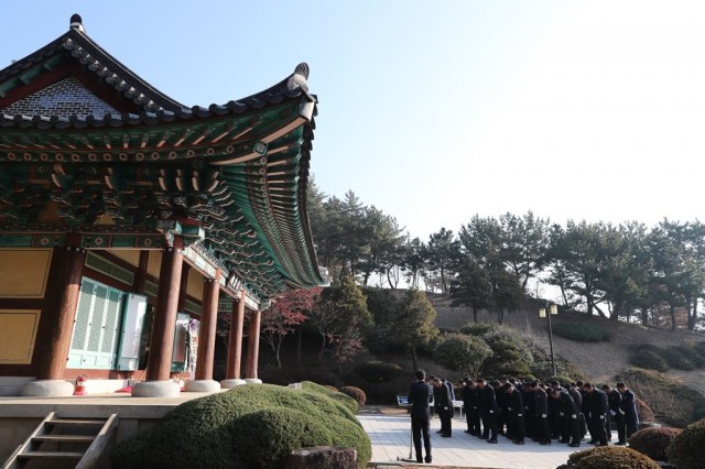 “군민과의 약속, 체계적 준비, 차질 없는 이행”_ 신년참배 (당항포관광지 숭충사).JPG