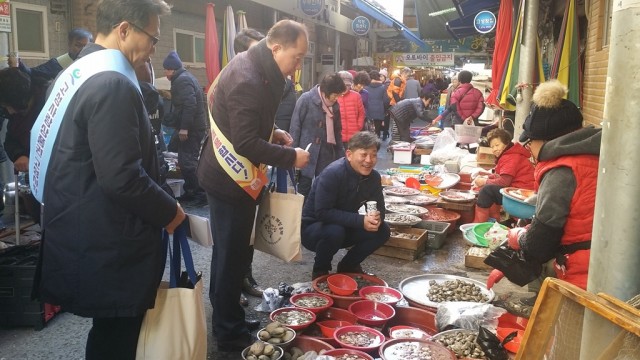 고성군, 설맞이 전통시장 장보기 행사 개최(2).jpg