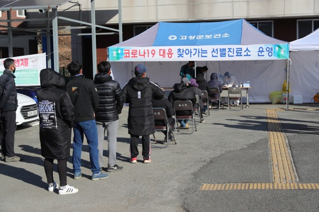 2-1 관외 출퇴근자 외국인노동자 대상으로 코로나19 선제적 대응을 위한 전수검사 확대 실시.JPG