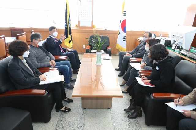 1-2 백두현 경남 고성군수 개학 앞서 학교 현장 방문 직접 소통-항공고등학교.JPG