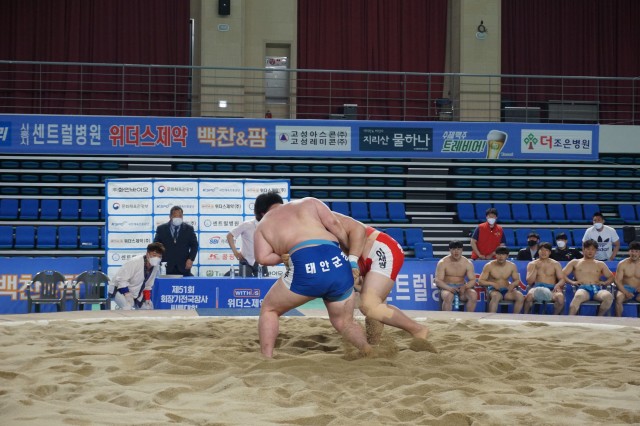 2-1 초대 고성장사 고성여자장사 등극 누구 관심 집중되는 고성모래판-제51회 회장기전국장사씨름대회(2021년 4월).JPG