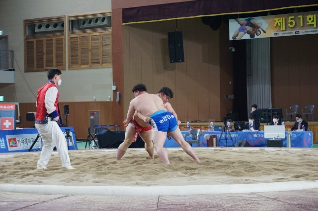 1-1 전국 고등부 씨름 선수들 고성군씨름경기장에서 미래를 건 한판 승부-제51회 회장기 전국장사씨름대회(2021년 4월).JPG