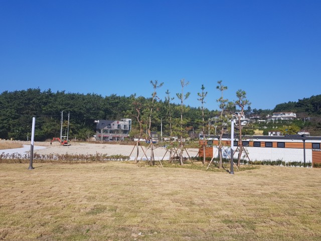 1-1 고성군 남포항 매립지, 내년 여름 야외 물놀이장으로 ‘대변신’.jpg