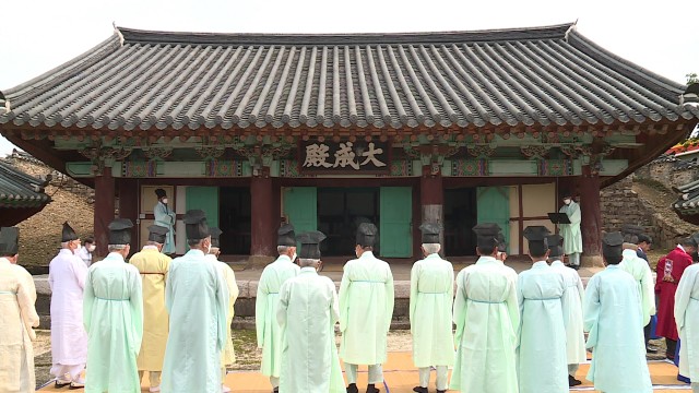 1-1 고성향교, 이상근 고성군수 취임 고유례 봉행.jpg