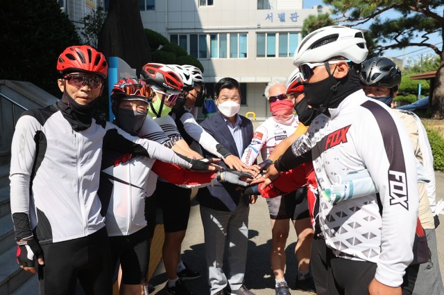 2-2 고성군 자전거 연맹, 공룡엑스포 성공 기원 자전거 국토 종주.JPG