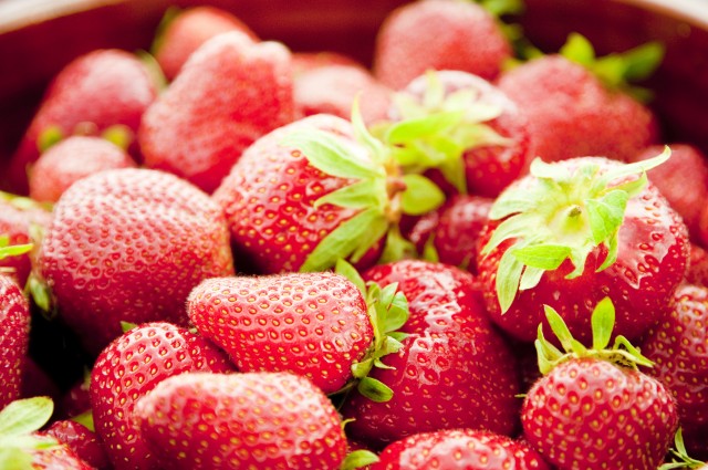 strawberries-SBI-300423419.jpg