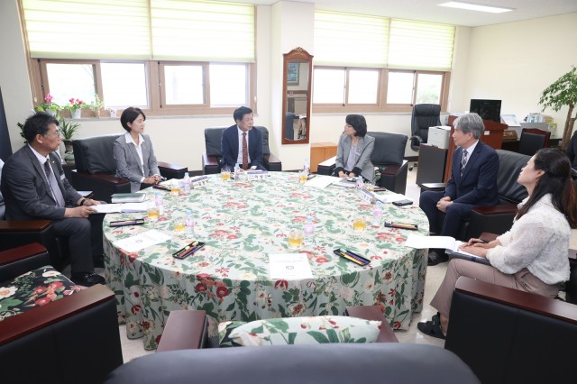 4-1 이상근 고성군수, 관내 학교 및 교육 현장 방문.JPG