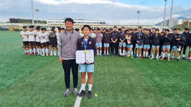 1-3 경남고성FCU15, 경남지역 2022 전국 중등 축구리그 전승 우승 ‘대기록’ 2022 전국 중등 축구리그 왕중왕전 정조준_수비상 이우진.jpg