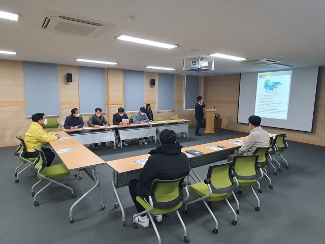 1-3 고성군, 경남대학교와 드론 산업 활성화를 위한 업무협약(MOU) 체결_1월 26일 무인기종합타운 점검.jpg