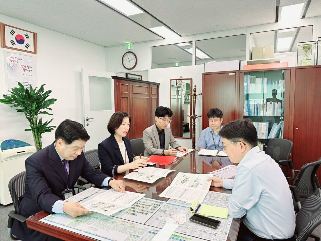 1-1 이상근 고성군수, 해양수산부 직접 방문해 사업비 지원 건의.JPG