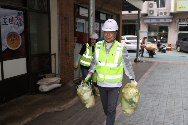 1-1 이상근 고성군수, 취임 1주년 ‘소통 행보’ 이어가다.JPG