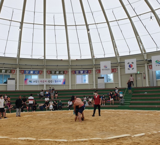8-1 고성군, 2023년 경상남도 씨름왕 선발대회 개최(22년사진).jpg