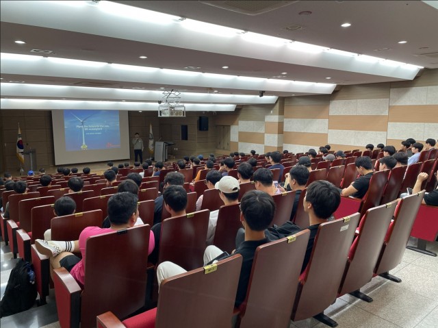 SK오션플랜트 경남 부산 지역대학 순회 채용설명회 지난 12일 경남대학교에서 진행된 설명회 장면.jpg