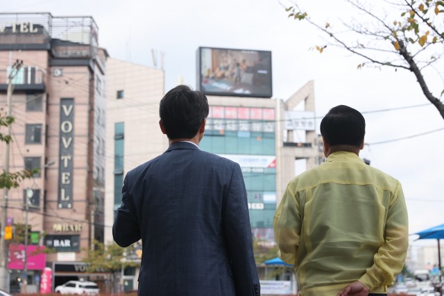 3-2 고성군, 동외광장 대형전광판 설치…지역 홍보 효과 기대.JPG