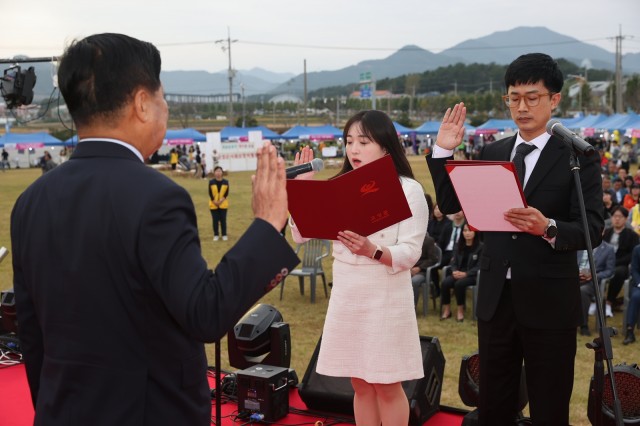 1-2 고성군, 제24회 사회복지의 날 기념식 및 고성군 사회보장박람회 개최.JPG