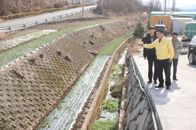 1-4 이상근 고성군수, 파크골프장 조성사업 현장 점검.JPG