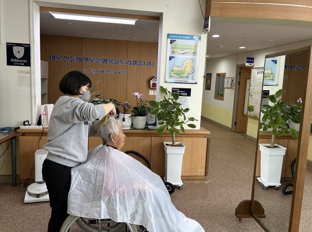 1-2 고성군치매전문요양원 재가동…운영에 박차 가한다.jpg