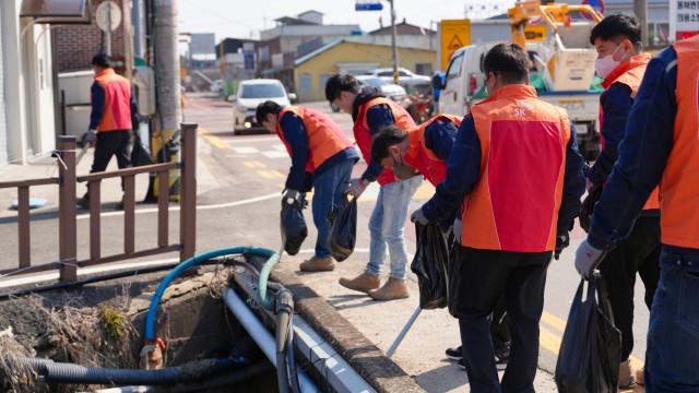 SK오션프랜트 띠앗봉사단 검포 전통마을숲 플로깅 봉사활동 (2)-1.jpg